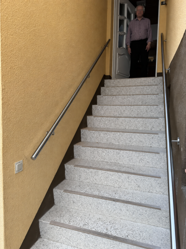 Handläufe an einer Außentreppe