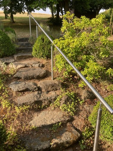 Handläufe aus Edelstahl an Treppen und Zugängen – Projektfoto 1