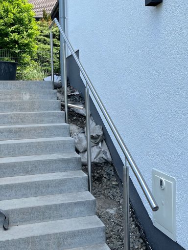 Handläufe aus Edelstahl an Treppen und Zugängen – Projektfoto 7