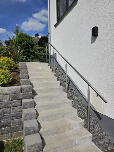 Handläufe aus Edelstahl an Treppen und Zugängen – Projektfoto 8