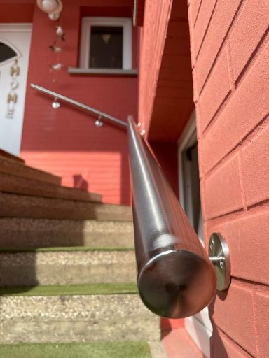 Handläufe aus Edelstahl an Treppen und Zugängen – Projektfoto 5